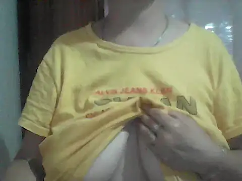 Snapshot of AnaXBerry chatting on 06.25.26 AnaXBerry online show from 06.25.26