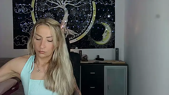 Snapshot of SexxyLiviaa chatting on 06.18.26 SexxyLiviaa online show from 06.18.26