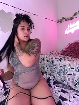 Snapshot of alondra_darling chatting on 01.14.25 alondra darling online show from 01.14.25