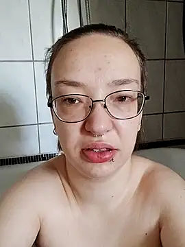 Snapshot of Isabella_Geney chatting on 11.22.25 Isabella Geney online show from 11.22.25