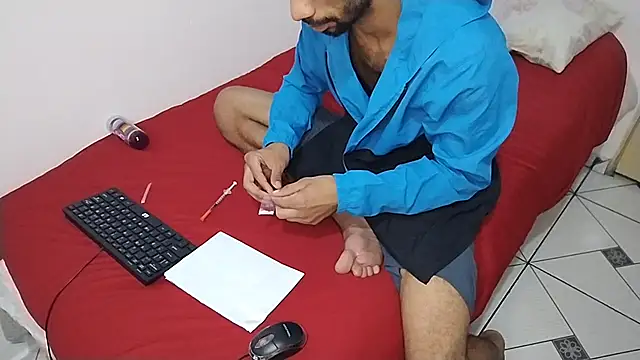 Snapshot of UncutToyBoy23cm chatting on 03.11.25 UncutToyBoy23cm online show from 03.11.25