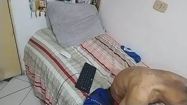 Snapshot of UncutToyBoy23cm chatting on 03.22.25 UncutToyBoy23cm online show from 03.22.25