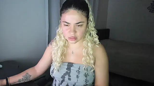 MelSaunders online show from 01.12.25