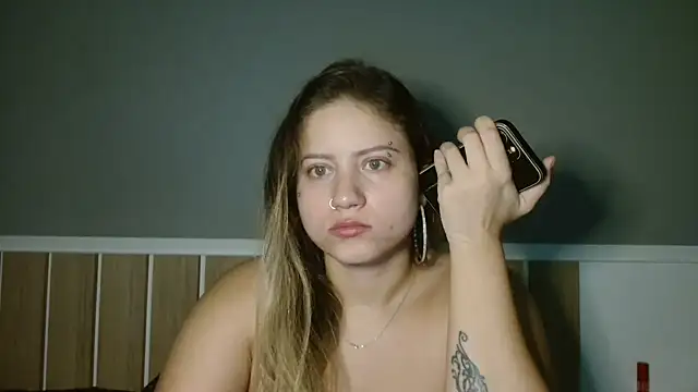 Snapshot of 520_Loirex_741 chatting on 02.25.25 520 Loirex 741 online show from 02.25.25