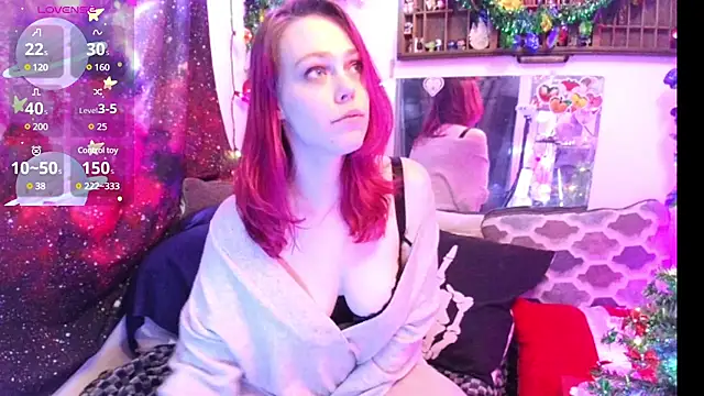 Snapshot of EverlyEster chatting on 12.15.24 EverlyEster online show from 12.15.24