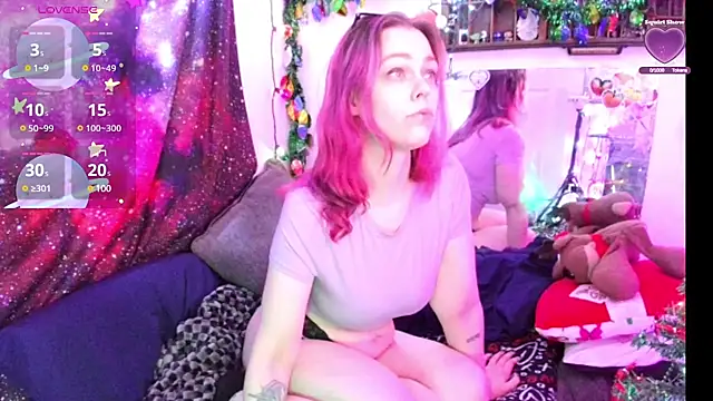 Snapshot of EverlyEster chatting on 12.21.24 EverlyEster online show from 12.21.24