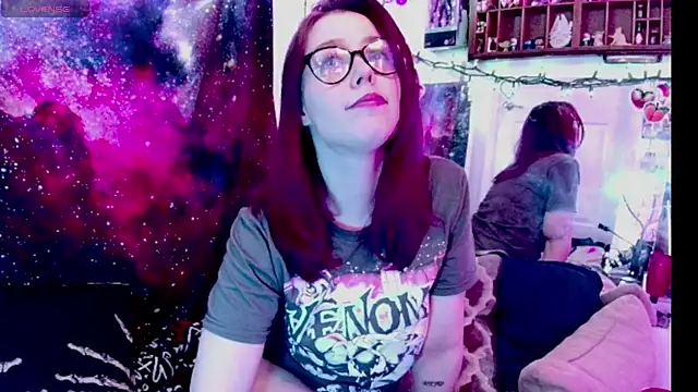 Snapshot of EverlyEster chatting on 01.11.25 EverlyEster online show from 01.11.25