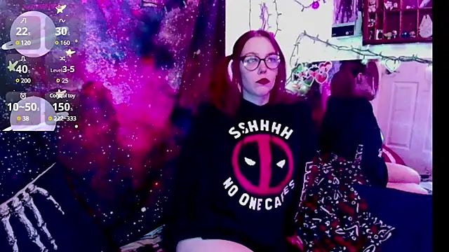 Snapshot of EverlyEster chatting on 01.12.25 EverlyEster online show from 01.12.25