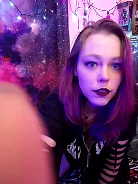 Snapshot of EverlyEster chatting on 01.30.25 EverlyEster online show from 01.30.25