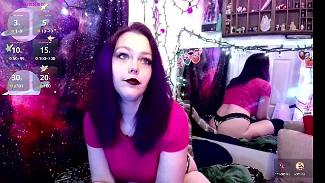 Snapshot of EverlyEster chatting on 02.08.25 EverlyEster online show from 02.08.25