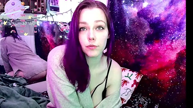 Snapshot of EverlyEster chatting on 03.07.25 EverlyEster online show from 03.07.25