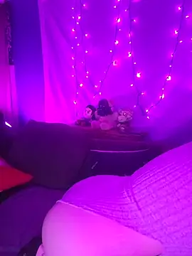 EverlyEster online show from 04.05.26