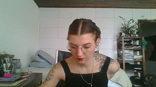 Snapshot of SweetyBabyDemon chatting on 09.19.25 SweetyBabyDemon online show from 09.19.25