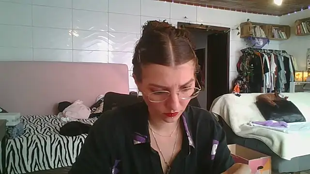 Snapshot of SweetyBabyDemon chatting on 10.01.25 SweetyBabyDemon online show from 10.01.25