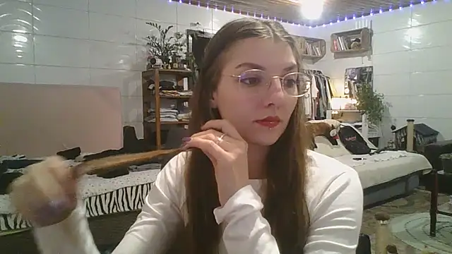 Snapshot of SweetyBabyDemon chatting on 10.02.25 SweetyBabyDemon online show from 10.02.25