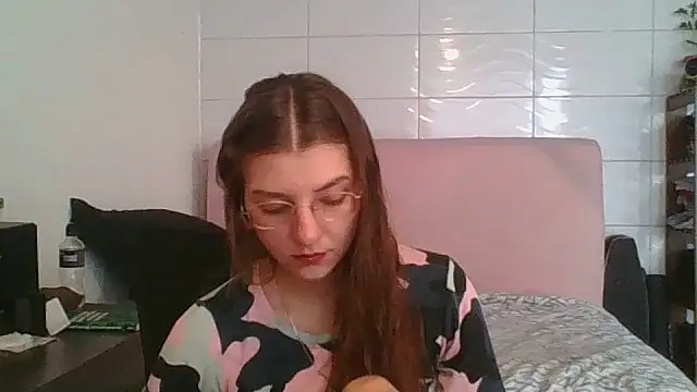 Snapshot of SweetyBabyDemon chatting on 10.06.25 SweetyBabyDemon online show from 10.06.25