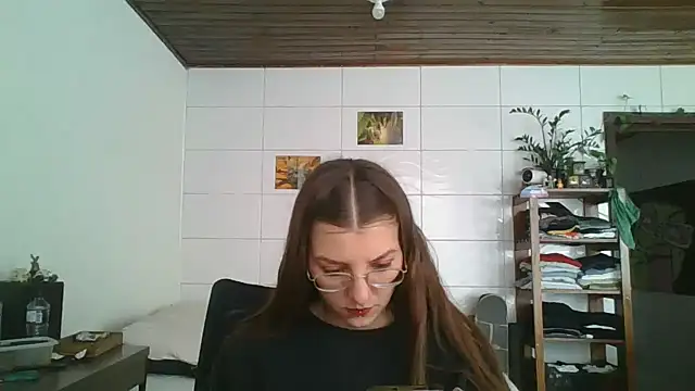 Snapshot of SweetyBabyDemon chatting on 10.10.25 SweetyBabyDemon online show from 10.10.25