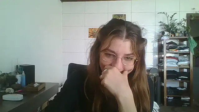 Snapshot of SweetyBabyDemon chatting on 10.14.25 SweetyBabyDemon online show from 10.14.25