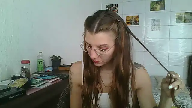 Snapshot of SweetyBabyDemon chatting on 11.04.25 SweetyBabyDemon online show from 11.04.25