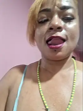 Snapshot of gatadeojosclaros chatting on 02.06.25 gatadeojosclaros online show from 02.06.25