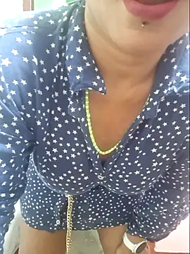 Snapshot of gatadeojosclaros chatting on 02.07.25 gatadeojosclaros online show from 02.07.25