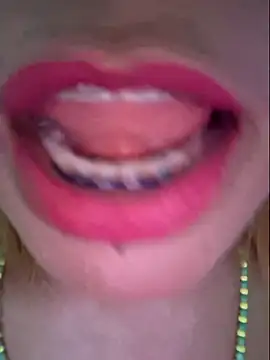 Snapshot of gatadeojosclaros chatting on 03.23.25 gatadeojosclaros online show from 03.23.25