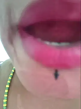 Snapshot of gatadeojosclaros chatting on 03.16.26 gatadeojosclaros online show from 03.16.26