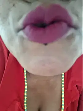 Snapshot of gatadeojosclaros chatting on 03.23.26 gatadeojosclaros online show from 03.23.26