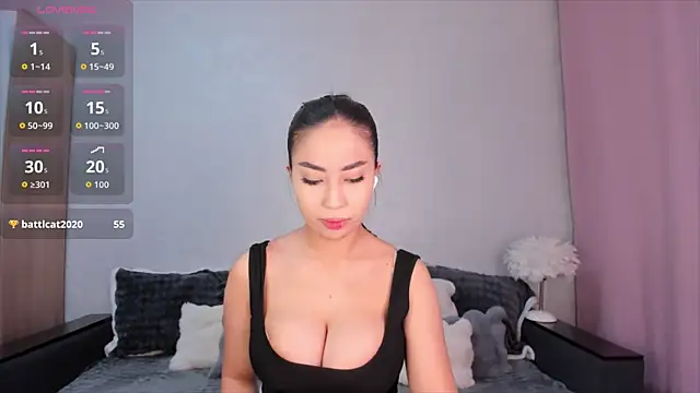 Snapshot of Long_is1and chatting on 10.11.25 Long is1and online show from 10.11.25