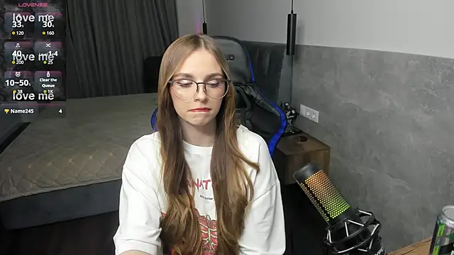 Snapshot of MCfly_11 chatting on 03.10.26 MCfly 11 online show from 03.10.26