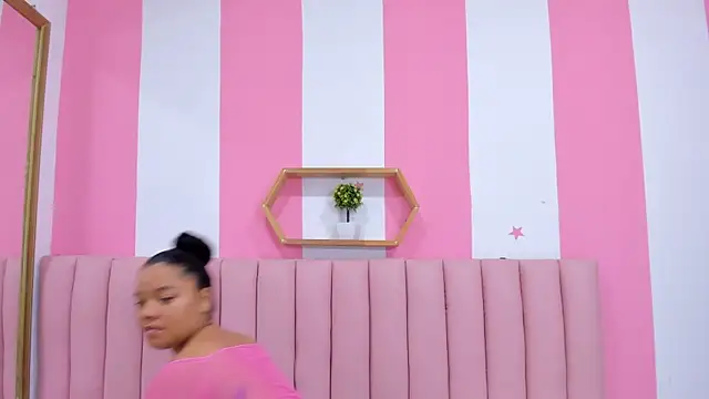 ISABELLA 020 online show from 03.05.25