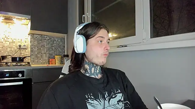 Snapshot of _torfin_ chatting on 12.10.24 torfin online show from 12.10.24