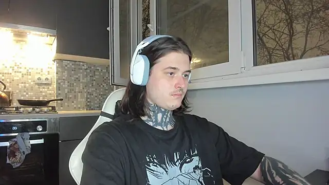 Snapshot of _torfin_ chatting on 12.14.24 torfin online show from 12.14.24