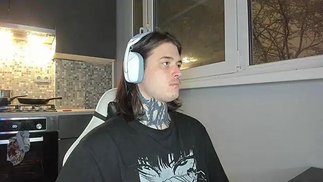 Snapshot of _torfin_ chatting on 12.14.24 torfin online show from 12.14.24