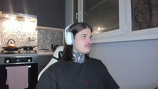 Snapshot of _torfin_ chatting on 12.24.24 torfin online show from 12.24.24