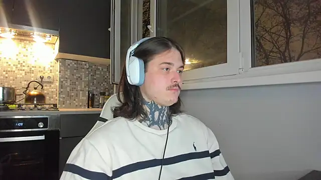 Snapshot of _torfin_ chatting on 01.08.25 torfin online show from 01.08.25