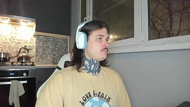 Snapshot of _torfin_ chatting on 01.12.25 torfin online show from 01.12.25