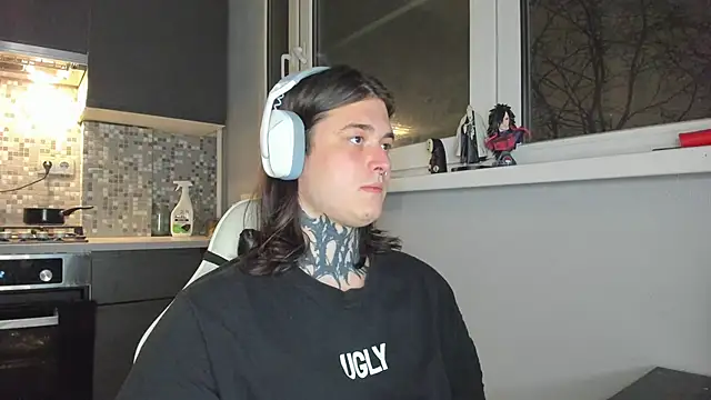 Snapshot of _torfin_ chatting on 02.21.25 torfin online show from 02.21.25