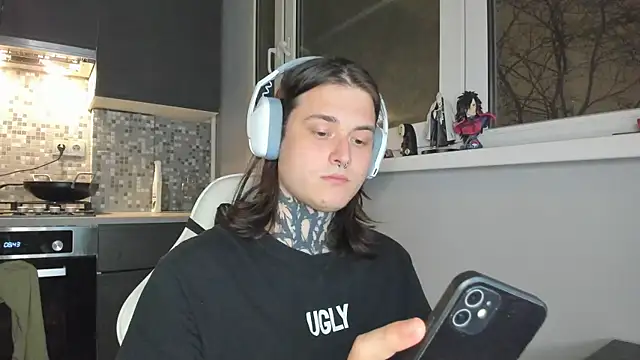 Snapshot of _torfin_ chatting on 02.22.25 torfin online show from 02.22.25