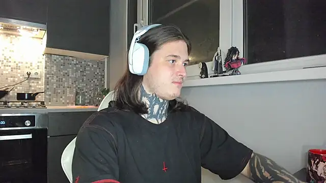 Snapshot of _torfin_ chatting on 03.04.25 torfin online show from 03.04.25