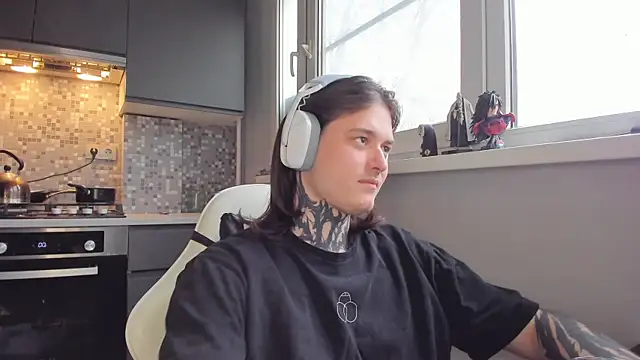 Snapshot of _torfin_ chatting on 03.10.25 torfin online show from 03.10.25