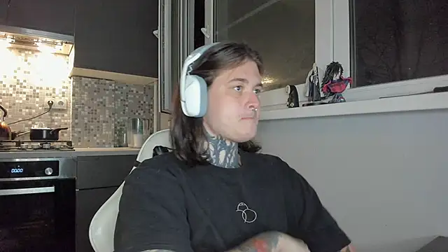 Snapshot of _torfin_ chatting on 03.10.25 torfin online show from 03.10.25