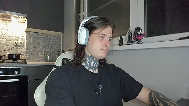 Snapshot of _torfin_ chatting on 03.11.25 torfin online show from 03.11.25