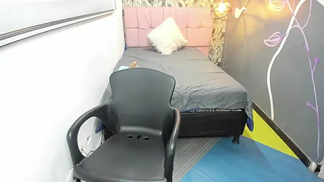 EmmaaEvans  online show from 01.17.25