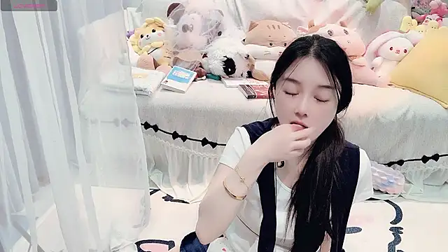 AKiKi711 online show from 04.25.26