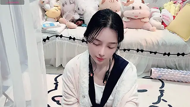 AKiKi711 online show from 04.28.26