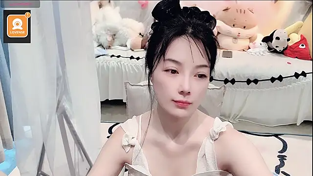 AKiKi711 online show from 08.05.26