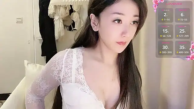 Snapshot of NIna-7 chatting on 02.23.25 NIna-7 online show from 02.23.25