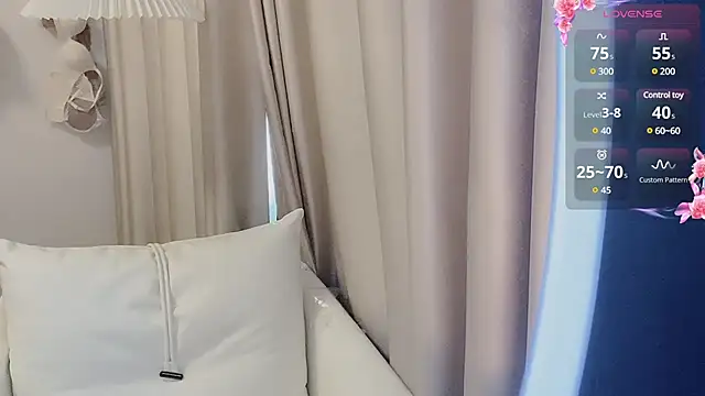 Snapshot of NIna-7 chatting on 03.22.25 NIna-7 online show from 03.22.25