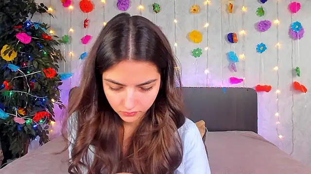 Snapshot of Milana_Crystal_ chatting on 03.11.26 Milana Crystal online show from 03.11.26